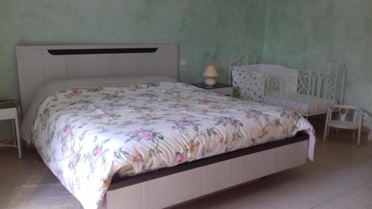 Ferme Du Pigeonnier Bed & Breakfast Montceau-et-Echarnant Exterior foto