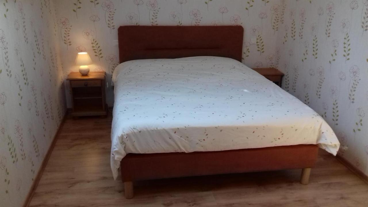 Ferme Du Pigeonnier Bed & Breakfast Montceau-et-Echarnant Exterior foto