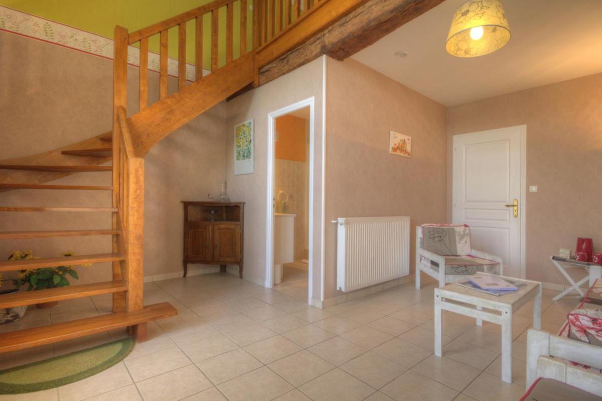 Ferme Du Pigeonnier Bed & Breakfast Montceau-et-Echarnant Exterior foto